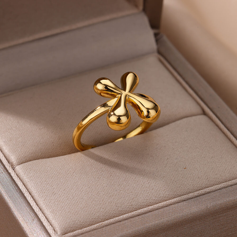 Adjustable alphabet initial ring featuring the letter A-Z from Ainna Official, showcasing a sleek, stylish jewelry piece on a neutral background.