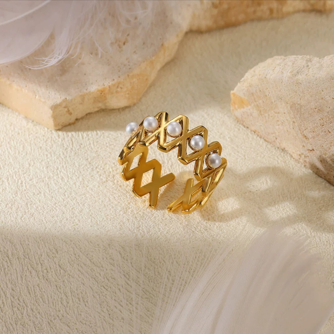 Pearl Graffiti Ring (adjustable)