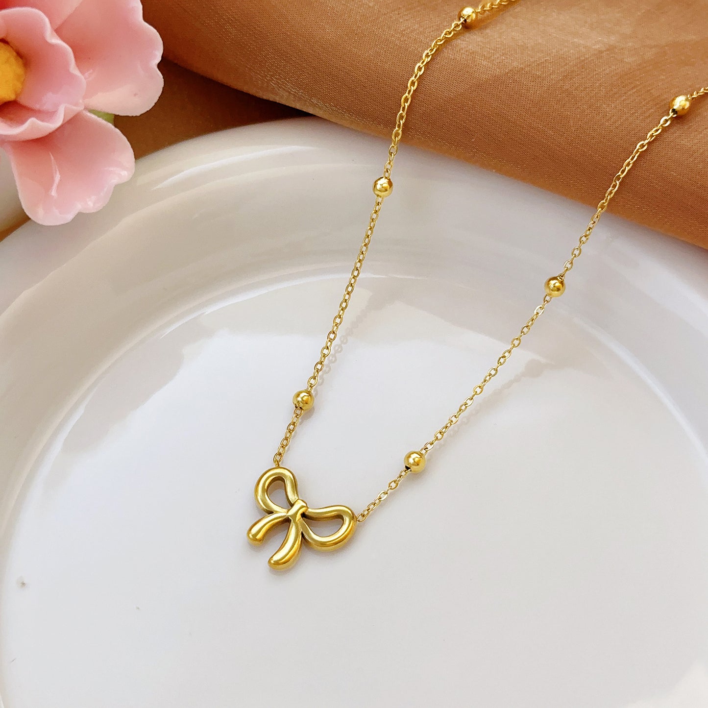 Petite Bow pendant