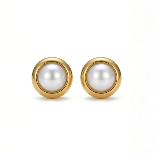Mini pearl studs