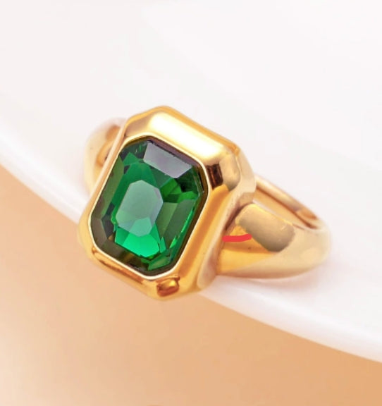 Queen's Emarald Ring